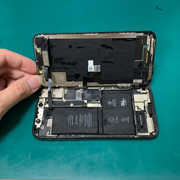 完全水没！！画面真っ暗…起動不可…！！　iPhoneX（アイフォンテン）　水没復旧【スマホ修理工房ココリア多摩センター店】
