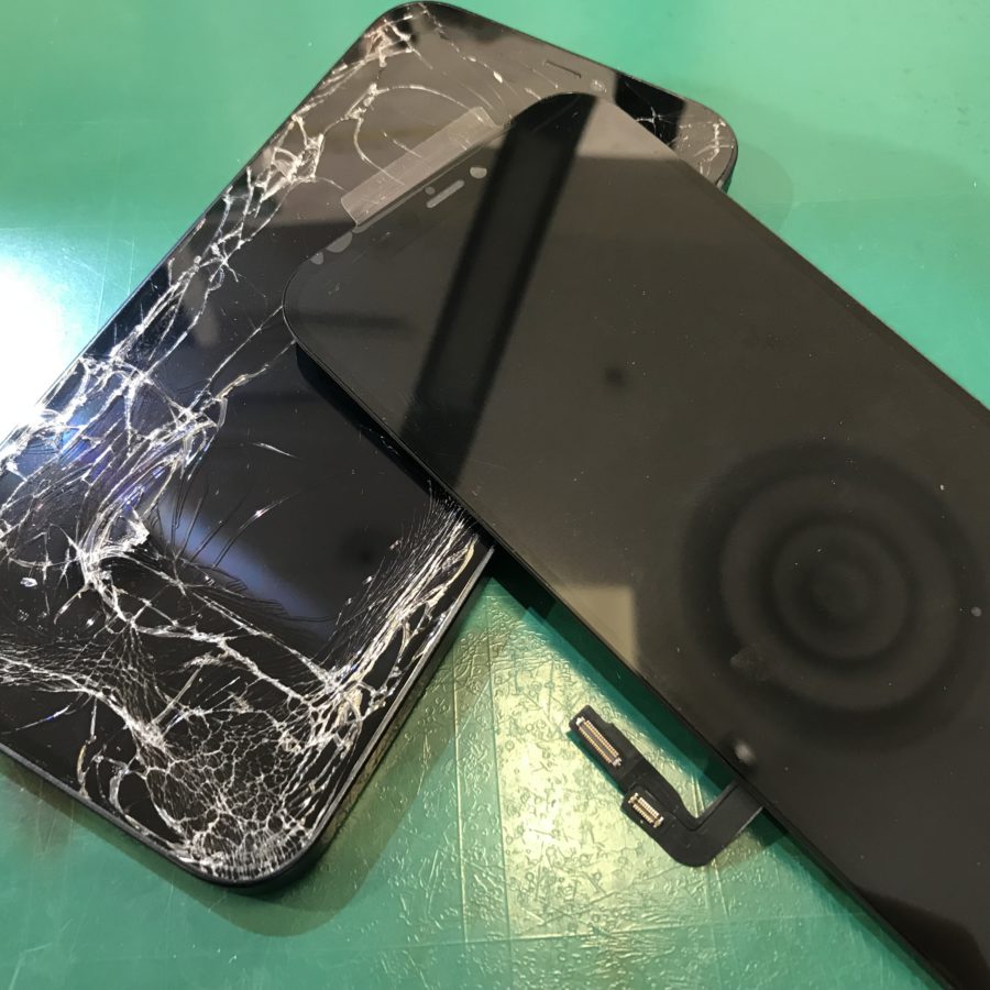 【iPhone12(アイフォン)】車にひかれてしまって画面がバキバキになってしまったんですけど...【スマホ修理工房新宿P