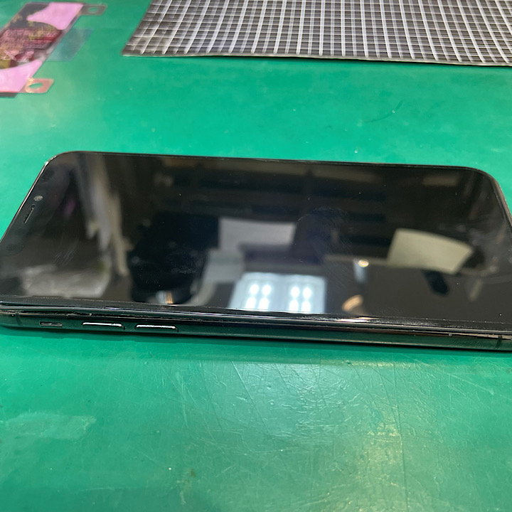 異変があればおしえてください！！　何でも解決して見せます！！　iPhoneXSMAX バッテリー交換！