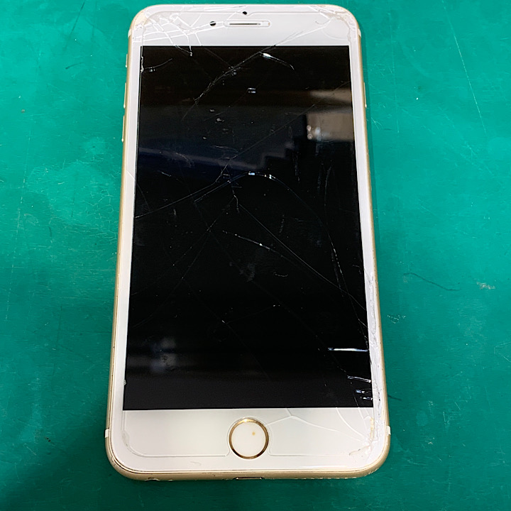 画面修理は当店にお任せ！！こんなにバキバキの画面も！？　iPhone６P（アイフォンシックスプラス）