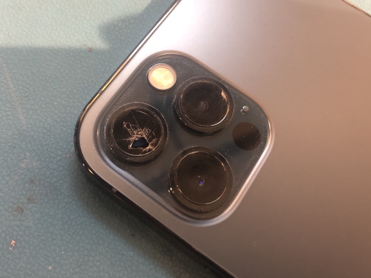 iPhone12Pro(アイフォン)のアウトカメラレンズが割れてしまった時はスマホ修理工房渋谷店でお早めに修理を！！