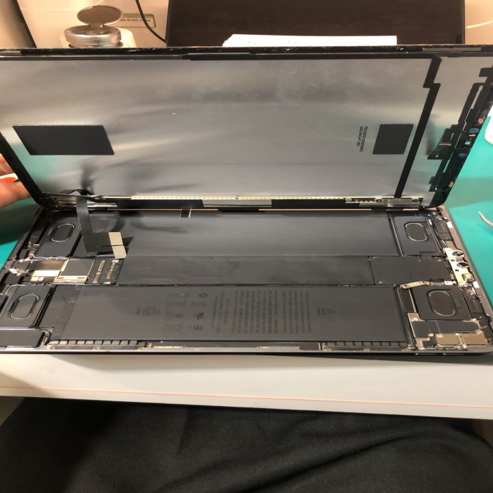 バキバキになっても直せます。画面修理ならまかせてください！    iPad Pro11(アイパッドプロイレブン）画面修理　【iP