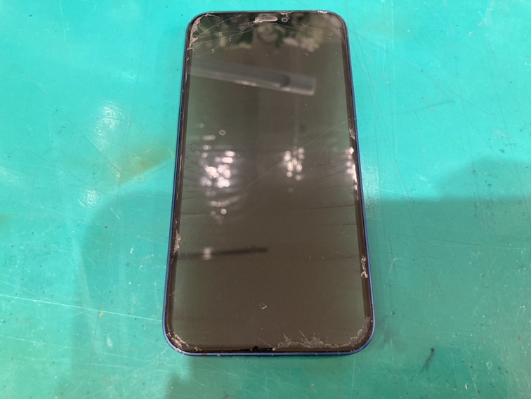 iPhone12mini(アイフォン12ミニ)の画面が映らない！そんな時はスマホ修理工房新宿PePe店へ✨