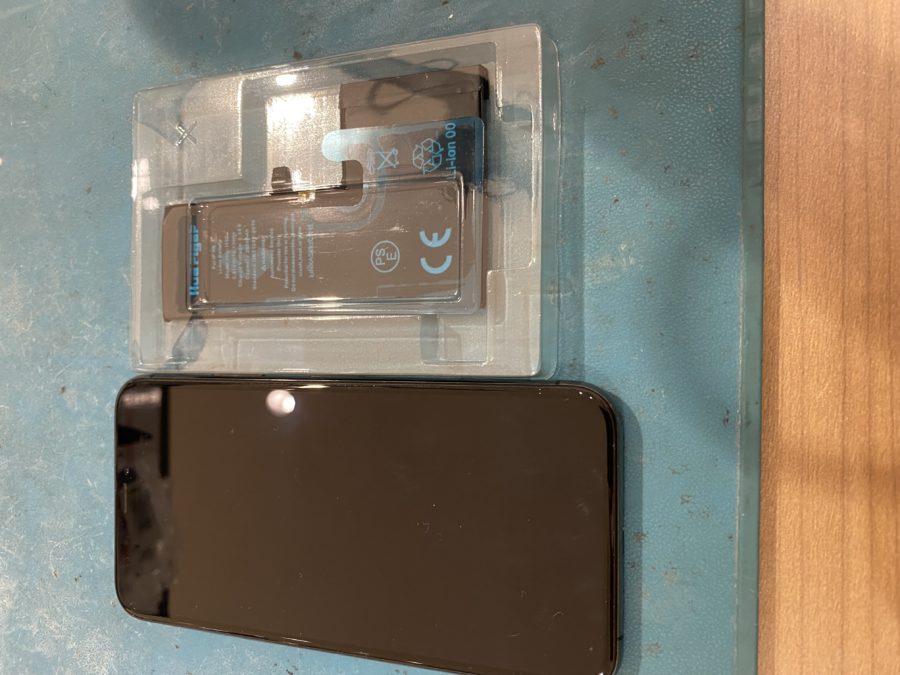 太白区からお持ち込み３年程使用のiPhoneXS(アイフォン)のバッテリー交換を行いました。【スマホ修理工房仙台パルコ2店】