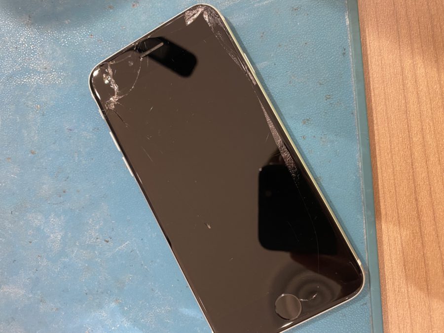 宮城野区よりお持ち込みのガラスが割れたiPhoneSE（アイフォンエスイー）修理対応を行いました!