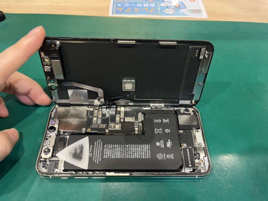 iPhone11Pro（アイフォン11プロ）バッテリー交換！40分で長持ちバッテリー復活【スマホ修理工房ペリエ千葉店】