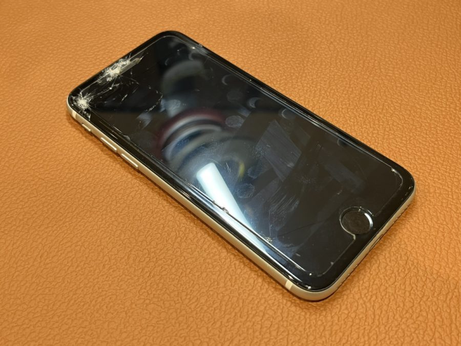 iPhoneSE第2世代(アイフォンエスイー)の画面修理を行いました！【スマホ修理工房仙台PARCO2店】