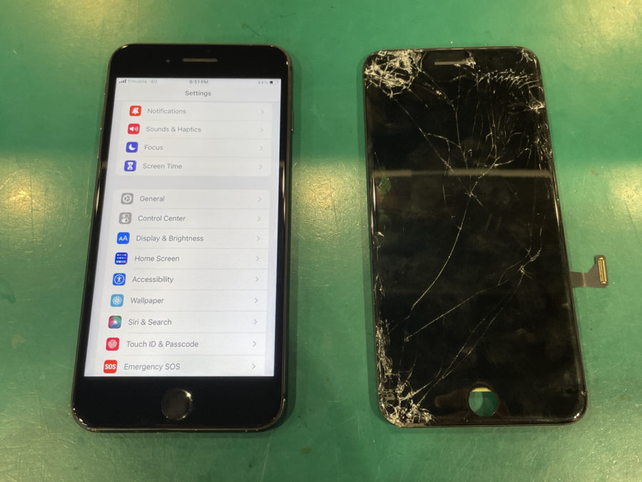 画面割れがひどくてタッチが効かないiPhone8(アイフォン)もスマホ修理工房ペリエ千葉店で画面交換！