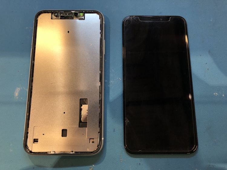 落下の衝撃でiPhoneXR（アイフォン）の画面が外れた！？そんなパネル剥離もスマホ修理工房渋谷店なら直せちゃうんです！