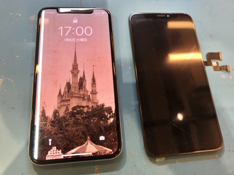 液晶に白い線が入ったiPhoneX（アイフォン）もスマホ修理工房渋谷店なら即日修理出来ます！