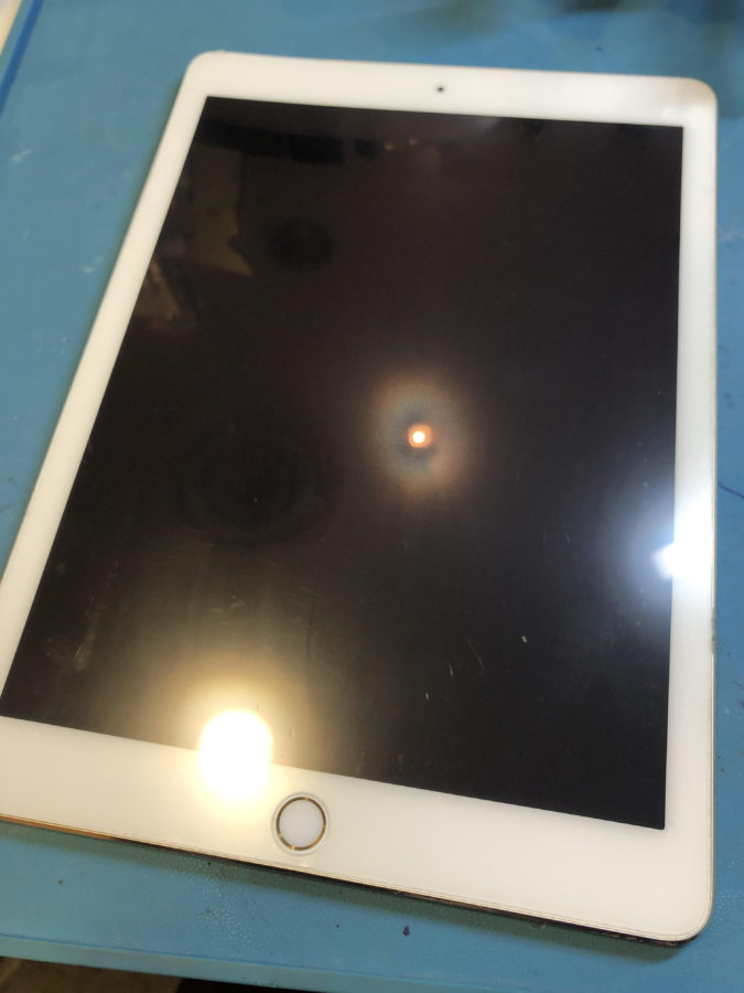 iPad Pro 9.7インチの電源が入らなくなった？！「スマホ修理工房　池袋P’パルコ本店」へご相談ください♪