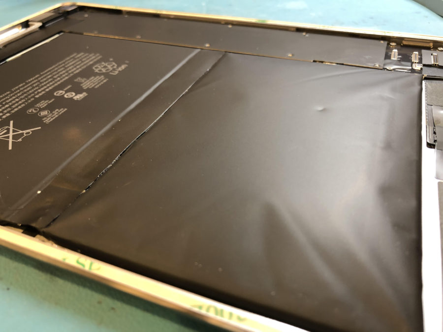 iPad Pro 9.7インチ（A1673/A1674/A1675）のバッテリー膨張！【スマホ修理工房池袋P‘パルコ店】へ！