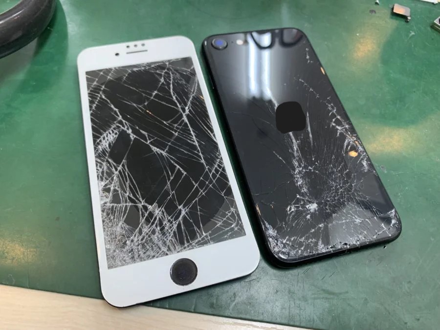 iPhoneSE2 バックパネル破損の修理をご依頼いただきました！