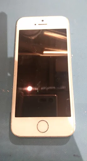 今でも愛好家の多い初代iPhoneSE（アイフォン）、バッテリー交換はスマホ修理工房渋谷店にご相談ください！