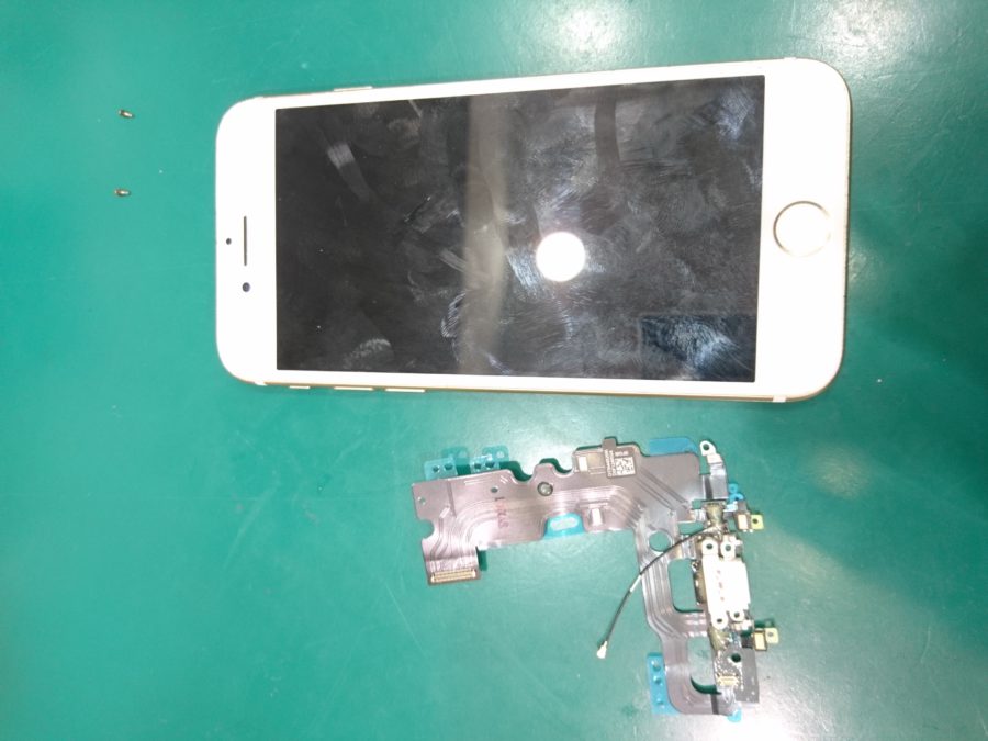 【充電コネクタ修理】辻堂からお越し、iPhone7(アイフォン7)をお持ち込みいただきました！スマホ修理工房テラスモール湘南店