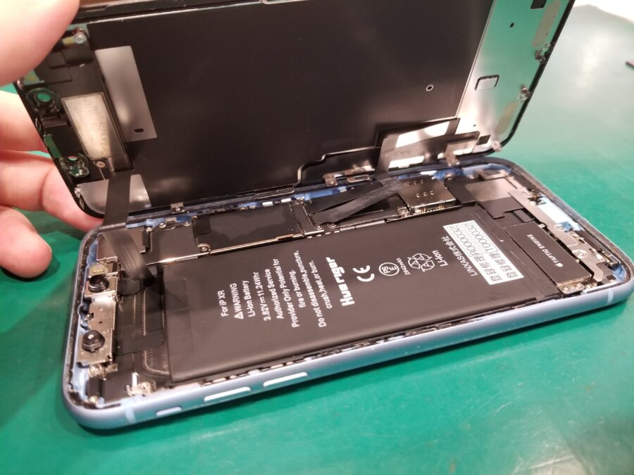 iPhoneXR(アイフォン)などのiPhoneのバッテリー交換は当店にお任せ下さい！【スマホ修理工房ペリエ千葉店】