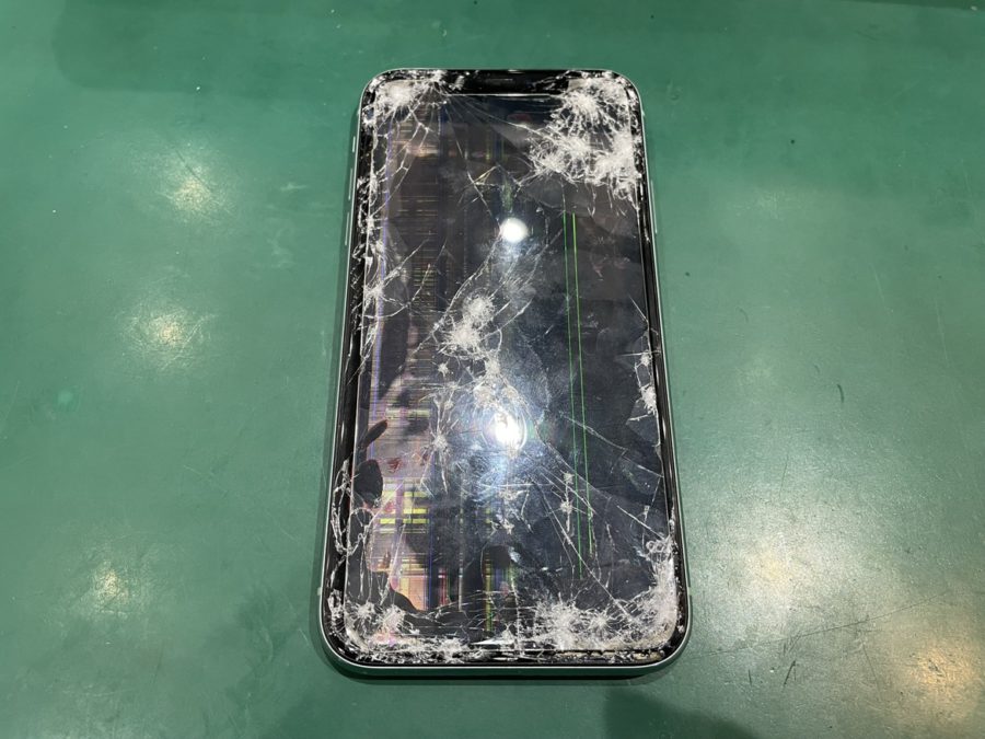 落として操作もなにもできないiPhone11(アイフォン11)の画面修理なら、【スマホ修理工房池袋P‘パルコ店】へ！