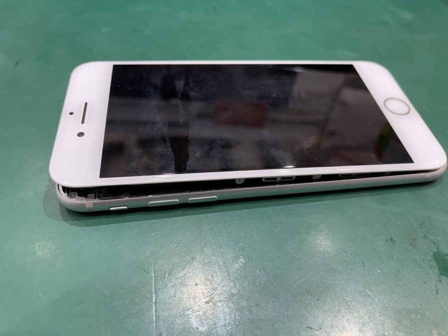 iPhone7（アイフォン7）のバッテリーが膨張してる！！そんなときは、【スマホ修理工房池袋P‘パルコ店】へ！
