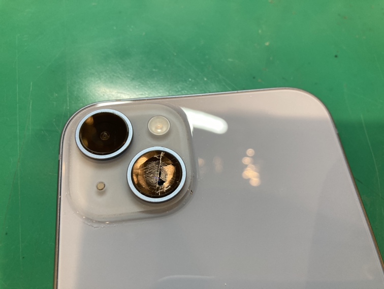 iPhone14(アイフォン14)のカメラレンズ修理ならスマホ修理工房新宿ペペ店へどうぞ✨