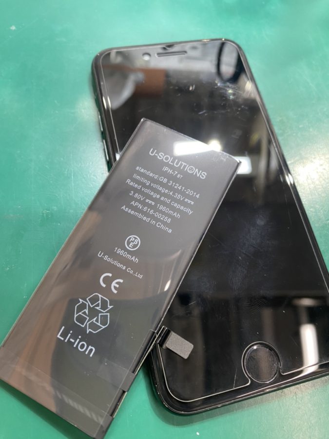 iPhone7（アイフォーン７）の減りが早くなったバッテリーの交換は【スマホ修理工房池袋P‘パルコ店】へ！
