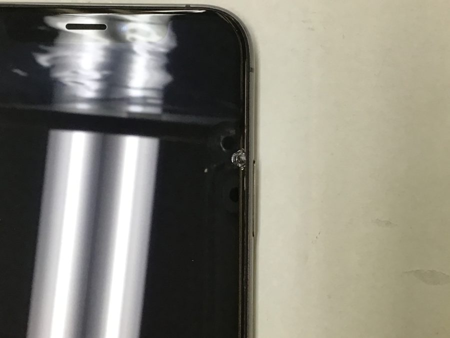 iPhoneXSの液晶破損！最短即日・データそのままで修理対応可能です♪【スマホ修理工房王子店】