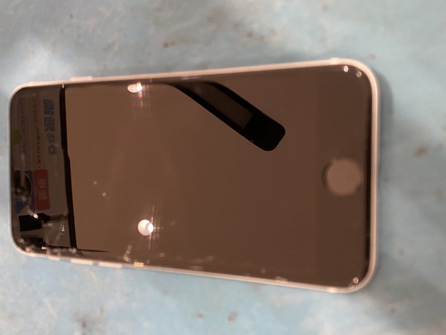 画面の割れが気になるiPhoneSE（アイフォンエスイー）修理対応を行いました。【スマホ修理工房仙台PARCO2店】