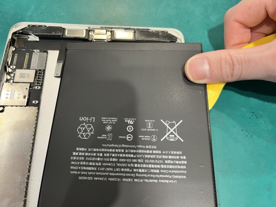 iPadmini4(アイフォン)のバッテリー持ち、まだ大丈夫そ？スマホ修理工房ペリエ千葉店で即日交換してみましょう！