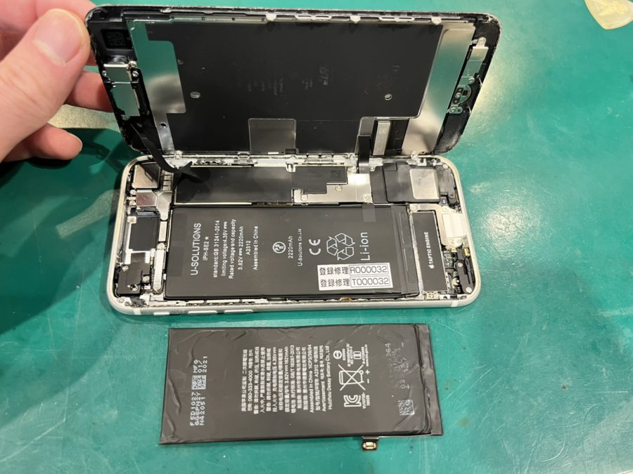 iPhone SE第二世代（アイフォン）バッテリー交換！40分で快適な電池持ち復活！【スマホ修理工房ペリエ千葉店】