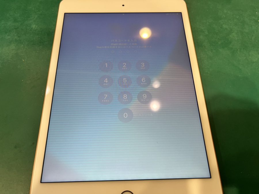 iPadmini5(アイフォン)の液晶表示不良直します！スマホ修理工房ペリエ千葉店へどうぞ♪
