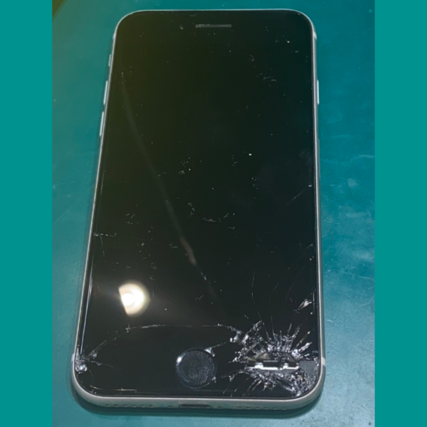 画面が割れたらすぐに修理へ！iPhoneSE第2世代（アイフォン）画面交換修理【スマホ修理工房ココリア多摩センター店】