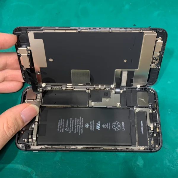 機種変更の前に修理をご検討ください！iPhone8（アイフォン）バッテリー交換【スマホ修理工房ココリア多摩センター店】