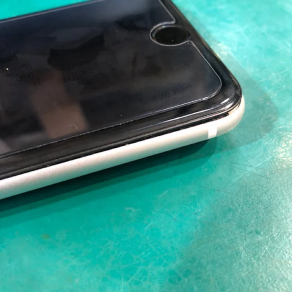 バッテリー膨張は大変危険です！原因はバッテリーの寿命？！iPhoneSE2（アイフォンエスイーツー）バッテリー交換【iPhone