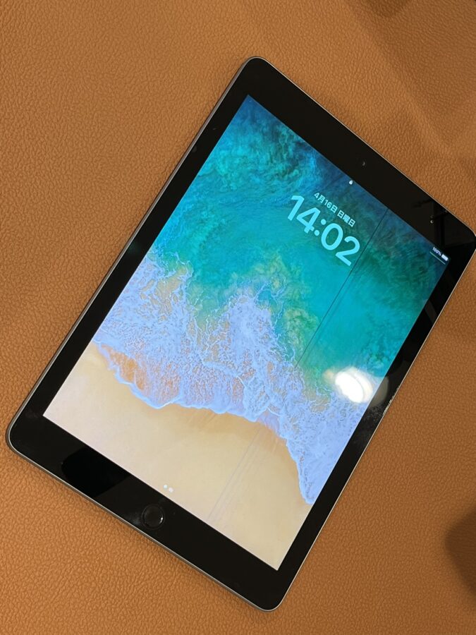 液晶に黒い線…名取市よりiPad第6世代をお持ち込み頂きました!【スマホ修理工房仙台PARCO2店】