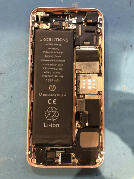 魅惑のコンパクトボディ！iPhoneSE第1世代（アイフォン）のバッテリー交換もスマホ修理工房渋谷店はまだまだ承ります！