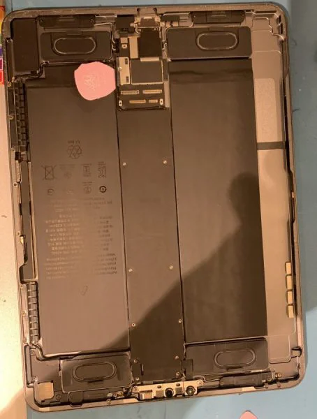 起動不可になったiPad Pro11インチ第1世代（アイパッドプロ）のバッテリー交換なら、スマホ修理工房渋谷店へ！！