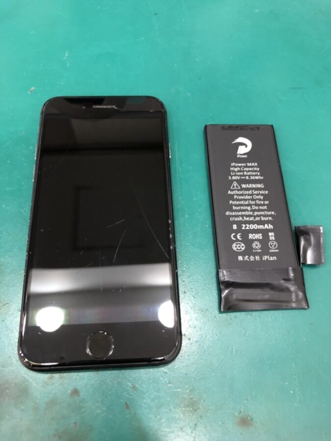 【バッテリー交換】磯子区からお越しのお客様より、iPhone 8(アイフォン8)をお持ち込みいただきました！テラスモール湘南