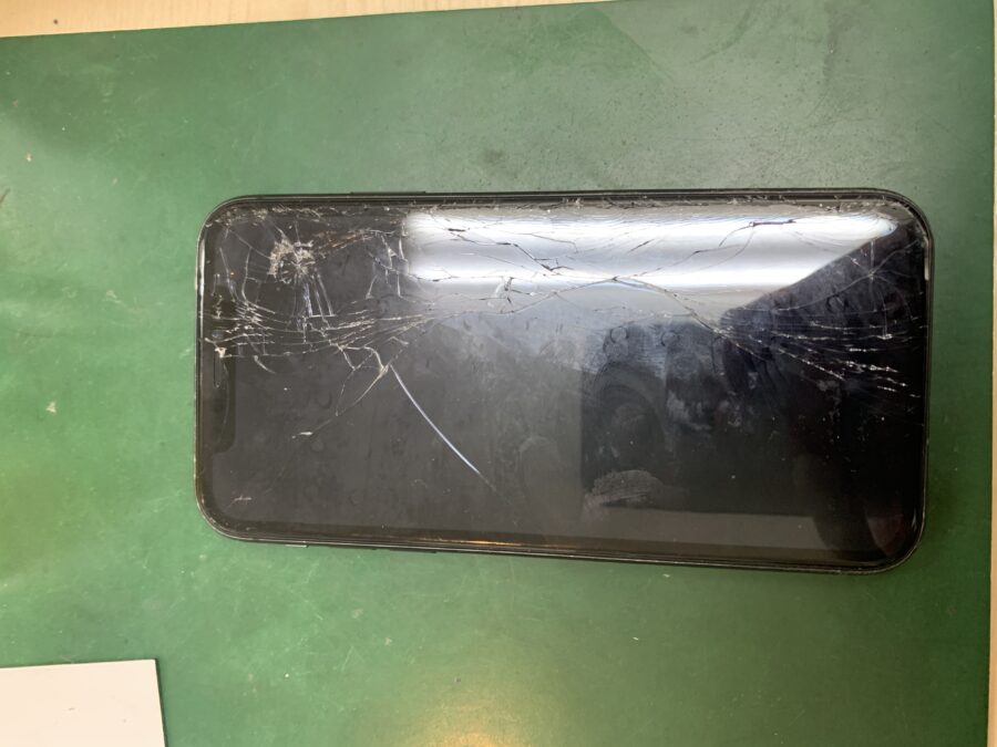 iphone11　画面交換修理のご相談をいただきました！