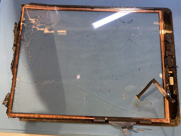 タッチ操作はできるけど、ガラスが割れている、、、iPad5（アイパッド第5世代）の修理はスマホ修理工房渋谷店にご相談