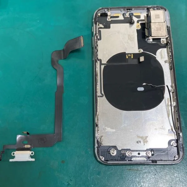 充電ドッグの不良も当店にお任せください！アイフォンテン（iPhoneX）　ドック交換