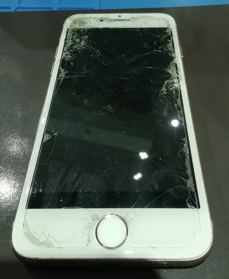 iPhone8（アイフォンエイト）の画面修理のご依頼、ありがとうございます！