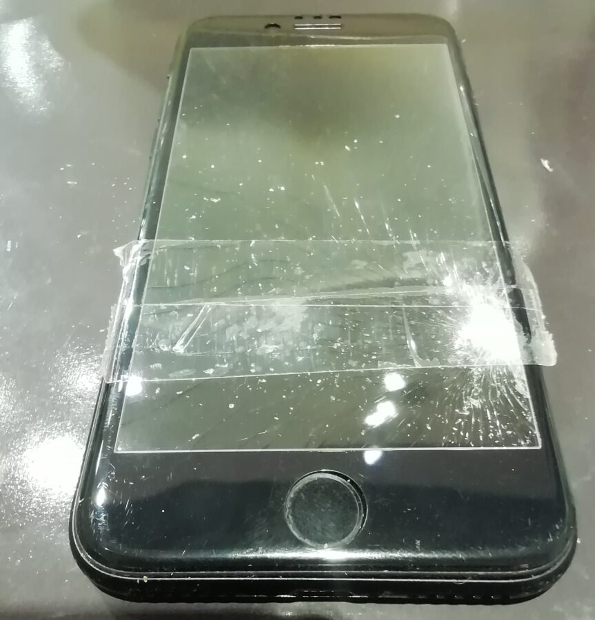 iPhoneSE2（アイフォンエスイーツー）の修理なら越谷レイクタウンkaze店にお任せください！