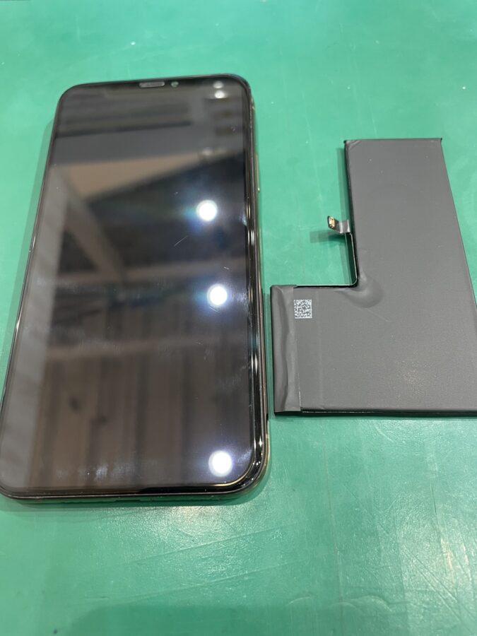 充電の減りが早いiPhoneXS（アイフォンテンエス）の修理は、【スマホ修理工房池袋P‘パルコ店】へ！