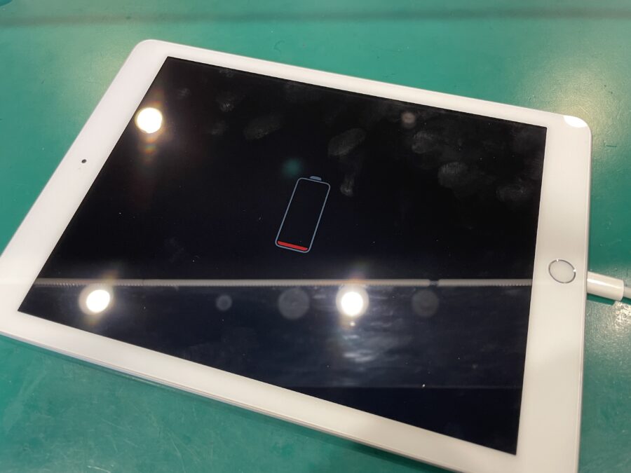 iPad 第7世代(アイパッド)の起動不可、バッテリー交換で解決！