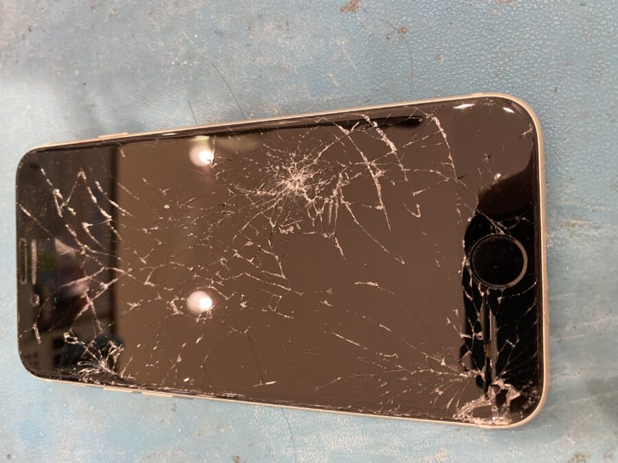 画面が全く映らないiPhoneSE3（アイフォン）即日修理対応可能です!【スマホ修理工房仙台PARCO2店】
