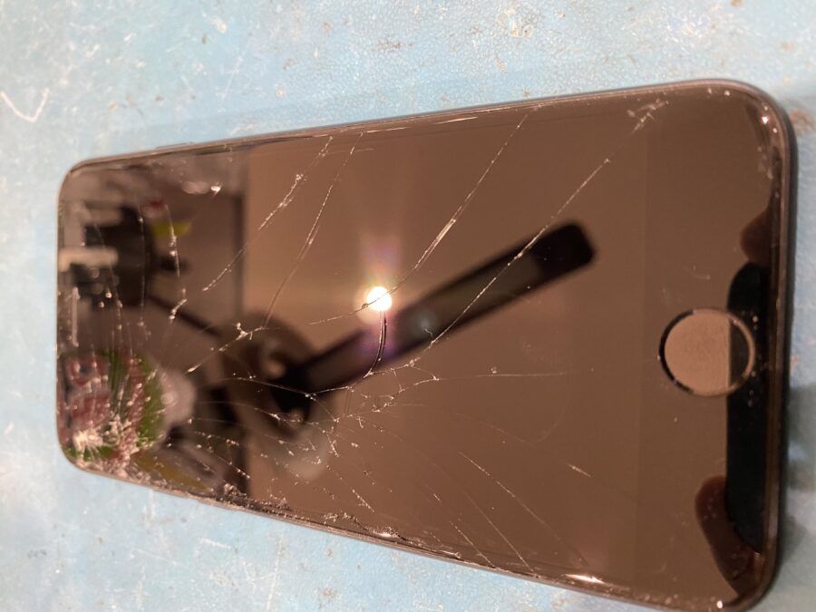 太白区より画面の割れたiPhoneSE2（アイフォン）をお持ち込み頂きました!【スマホ修理工房仙台PARCO2店】