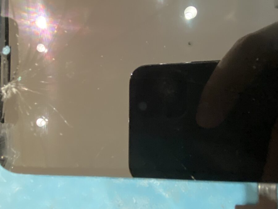 若林区から!ガラスの割れてしまったiPhone12mini（アイフォントゥエルブミニ）をお持ち込み頂きました。