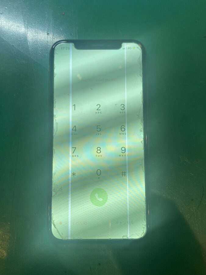 液晶表示不良のiPhoneXS(アイフォンテンエス)の修理を行いました！【スマホ修理工房新宿ペペ店】