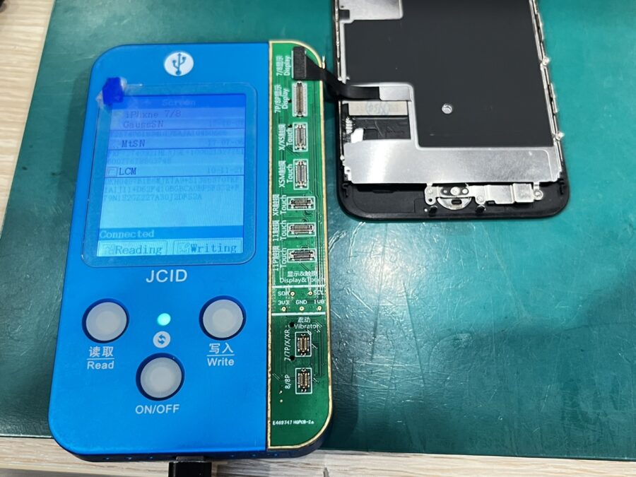 iPhoneSE2(アイフォン)の画素が粗い気がするけどこれも故障…？それもスマホ修理工房ペリエ千葉店で修理できます！