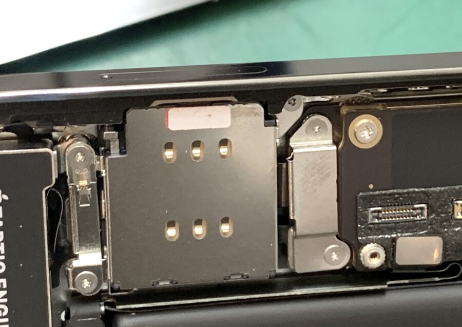 最新機種のiPhoneでもお水で壊れます！！