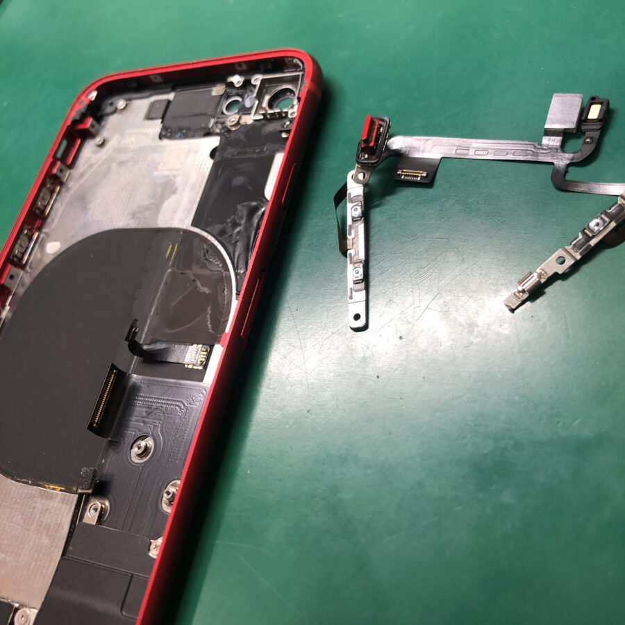 ボリュームボタンが押せなくなってしまったiPhone8をお持ち込みいただきました！【スマホ修理工房池袋P’パルコ店】